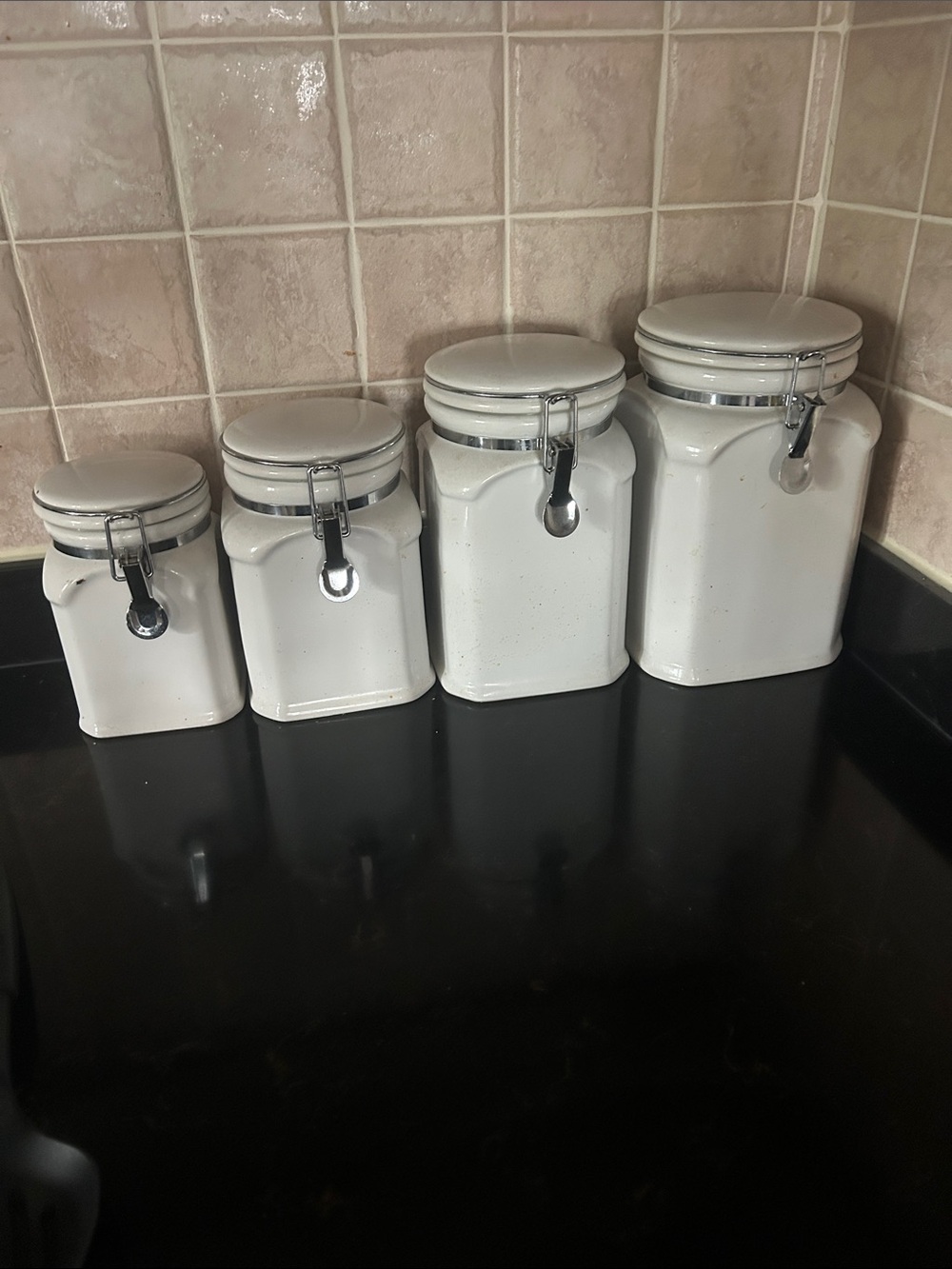 Canisters - set of 4 - Excellent condition
